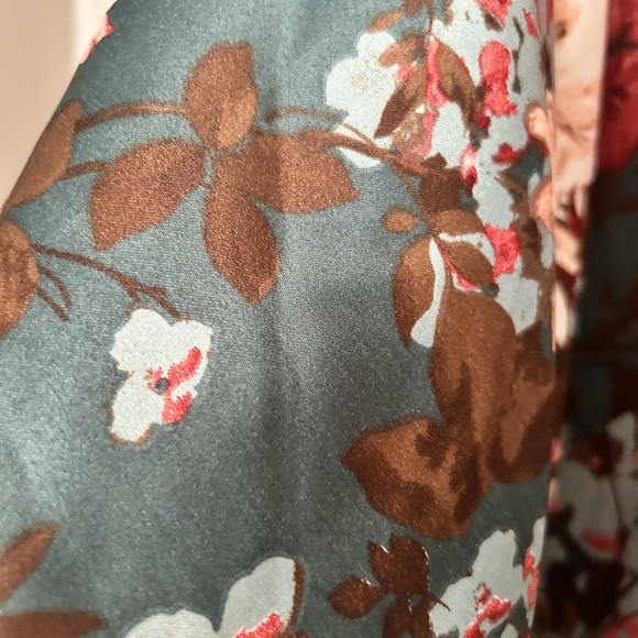 Satiny floral kimono - Picture 2 of 3